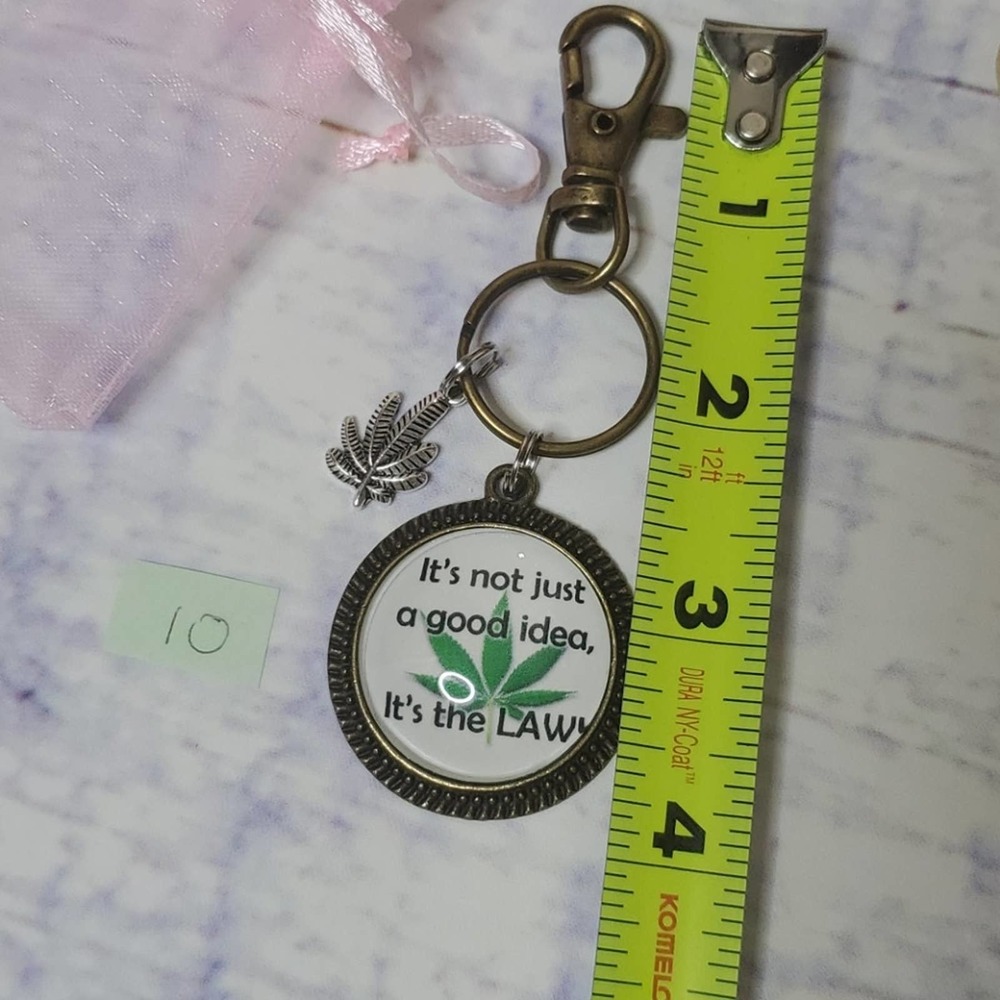 Handmade Leaf Keychain - Picture 2 of 4